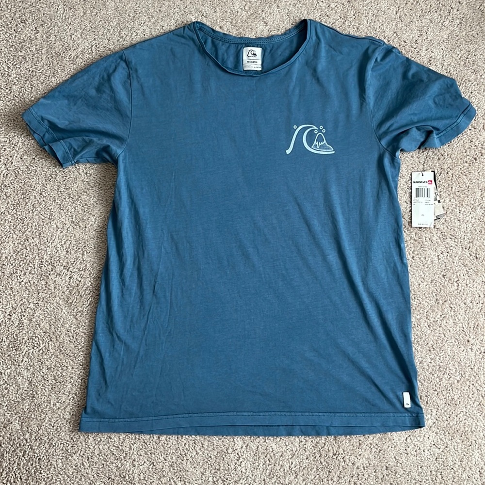 NWT men’s quicksilver graphic tee